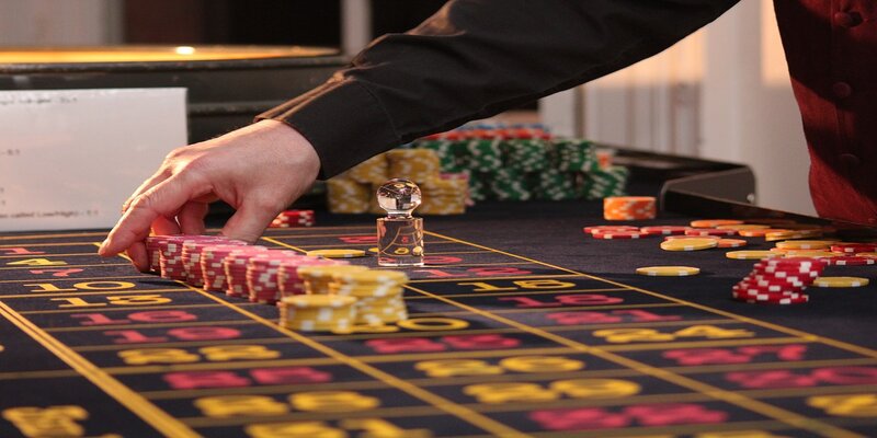 Tìm hiểu cơ bản về sân chơi V8 Poker